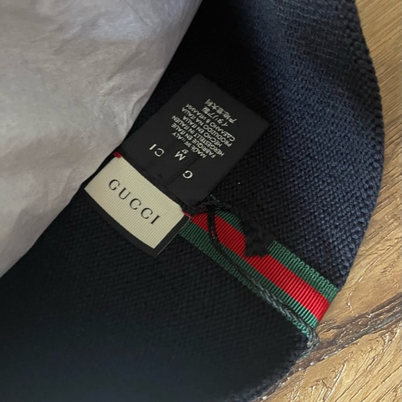 GUCCI-AUTHENTIC NWT Beanie Hat-Appliqué “LOVED” - Picture 8 of 10